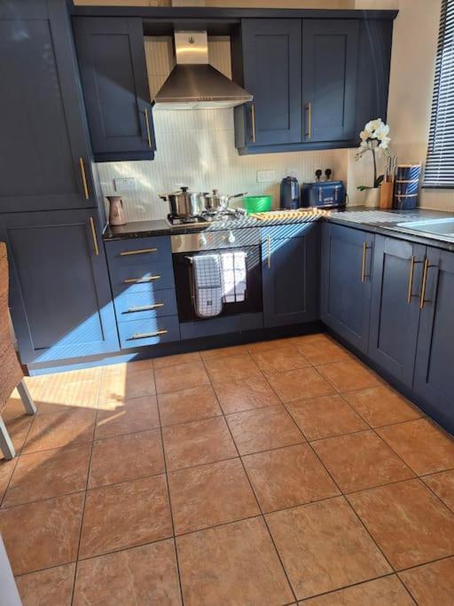 Home From Home 3 Bed,2 Bath House With Garden&Parking Near Centre&Tram Stop Шефилд Екстериор снимка